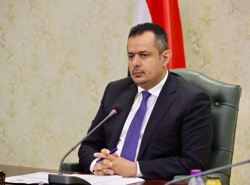 رئيس الوزراء يوجه بتقييم ومعالجة اضرار التلوث الناجم عن غرق سفينة قبالة ساحل البريقة
