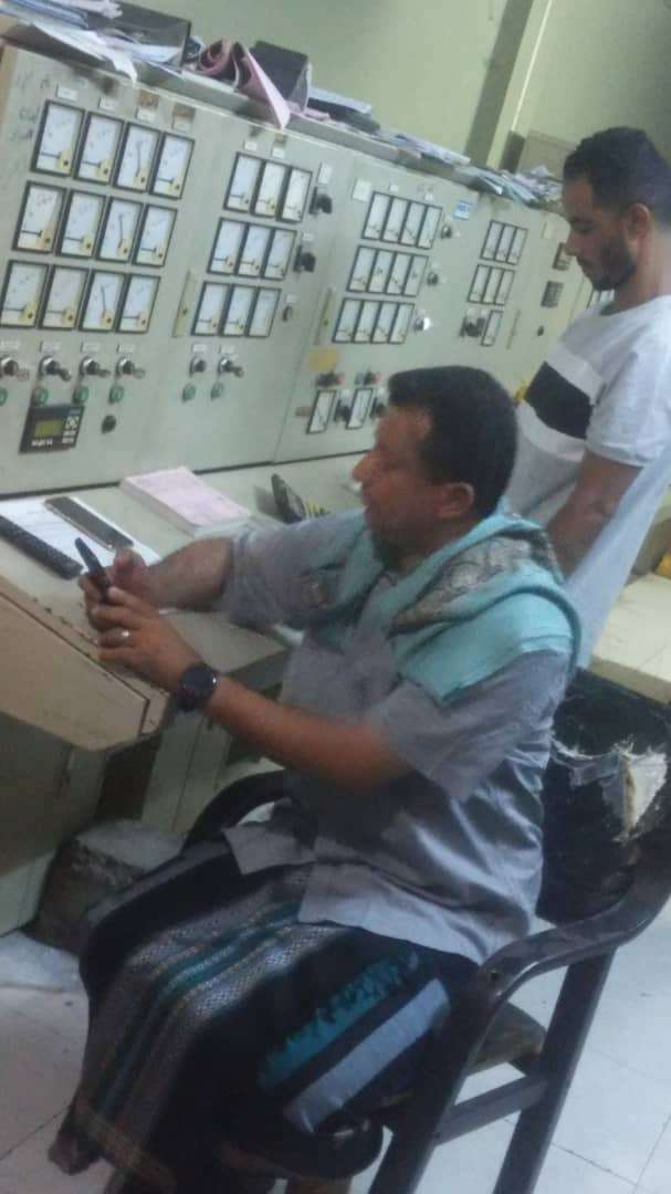 في زيارته العيدية لمحطات الكهرباء ... الوليدي يشيد بجهود عمال وموظفين المؤسسة