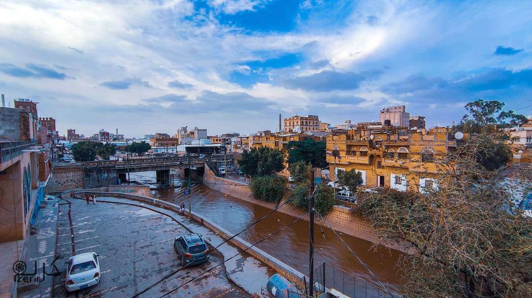 يحدث الآن : أمطار غزيرة في صنعاء(صورة )