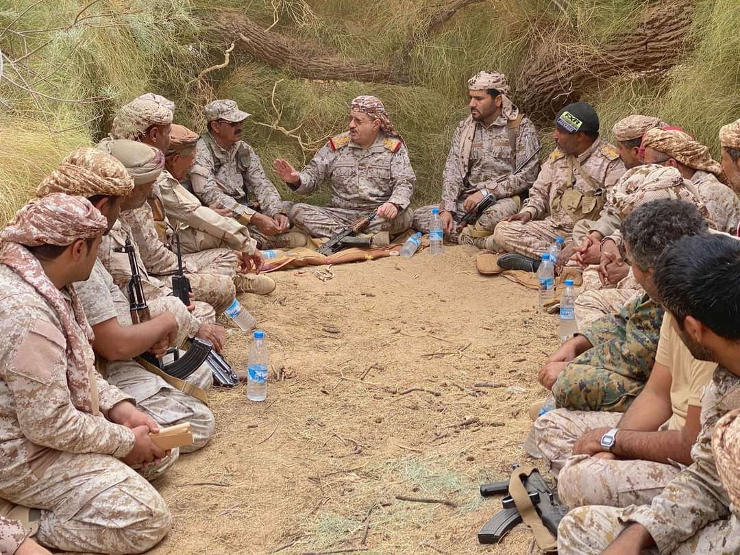 وزير الدفاع يتفقد الوحدات في المنطقة العسكرية السابعة ويشيد ببسالتهم وتضحياتهم