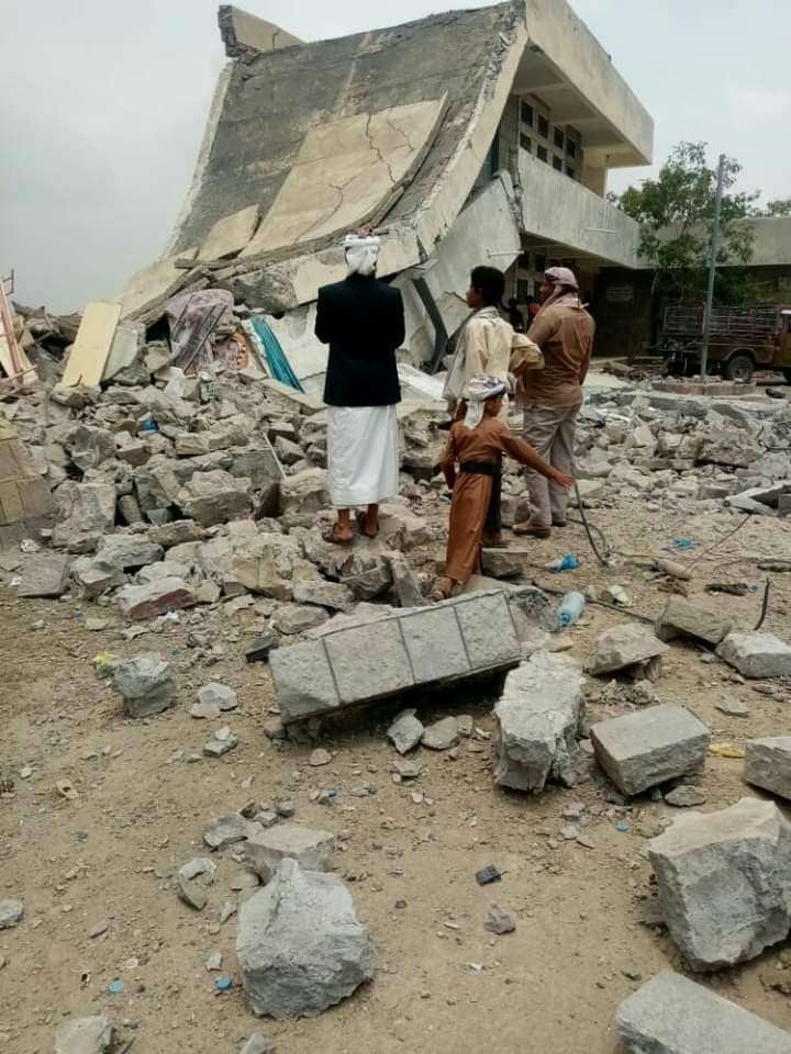 تعز .. عبوات ناسفة تحول مدرسة عكاد بمديرية جبل حبشي الى ركام