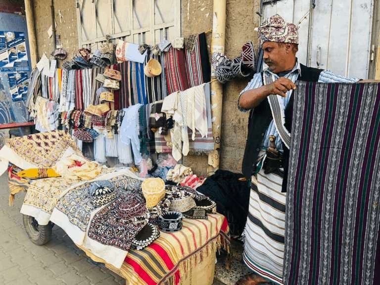 &laquo;المعوز&raquo;.. لباس يجمع اليمنيين!