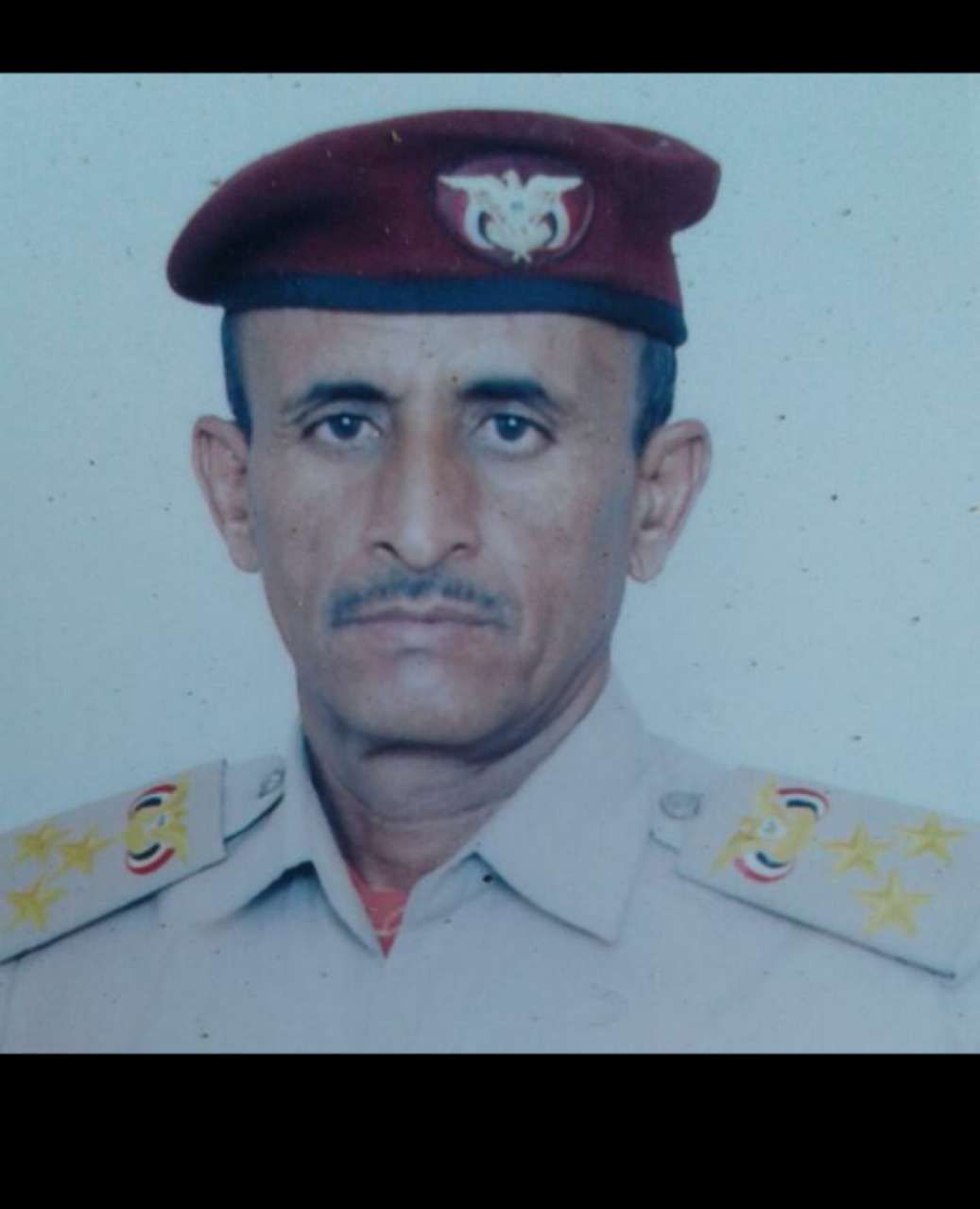 عميد في الجيش اليمني على الحكومة صرف مرتبات العسكريون قبل فوات الآوان