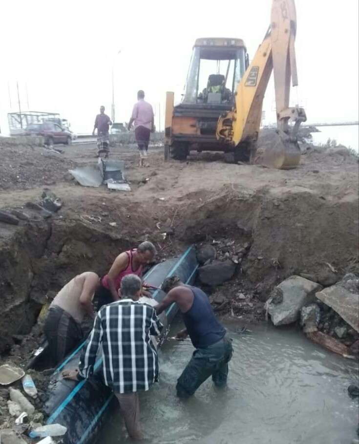 اصلاح عطب بخط مياه رئيسي بعدن