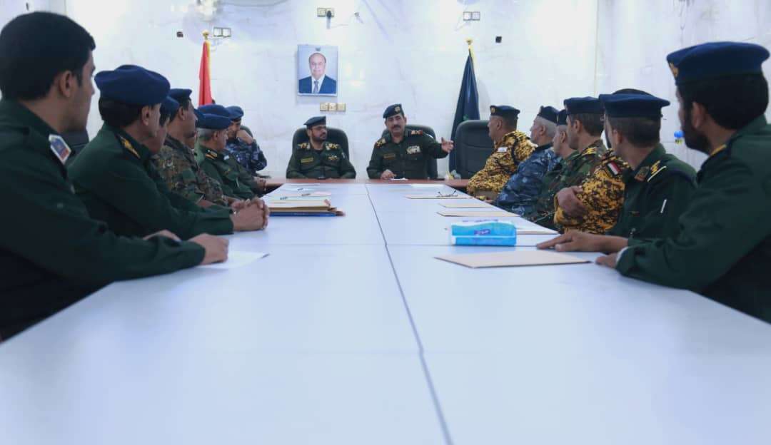 وزير الداخلية يتراس اجتماعاً موسعاً بمأرب لعدد من مدراء عموم الشرطة في المحافظات وزير الداخلية يتراس اجتماعاً موسعاً بمأرب لعدد من مدراء عموم الشرطة في المحافظات