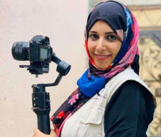 مطالبات بإنقاذ حياة الإعلامية العدنية سارة الرشيد مطالبات بإنقاذ حياة الإعلامية العدنية سارة الرشيد