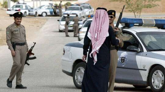 السعودية.. اعتقال شخصين امتهنا رسم صور الأشخاص على جدران المباني العامة
