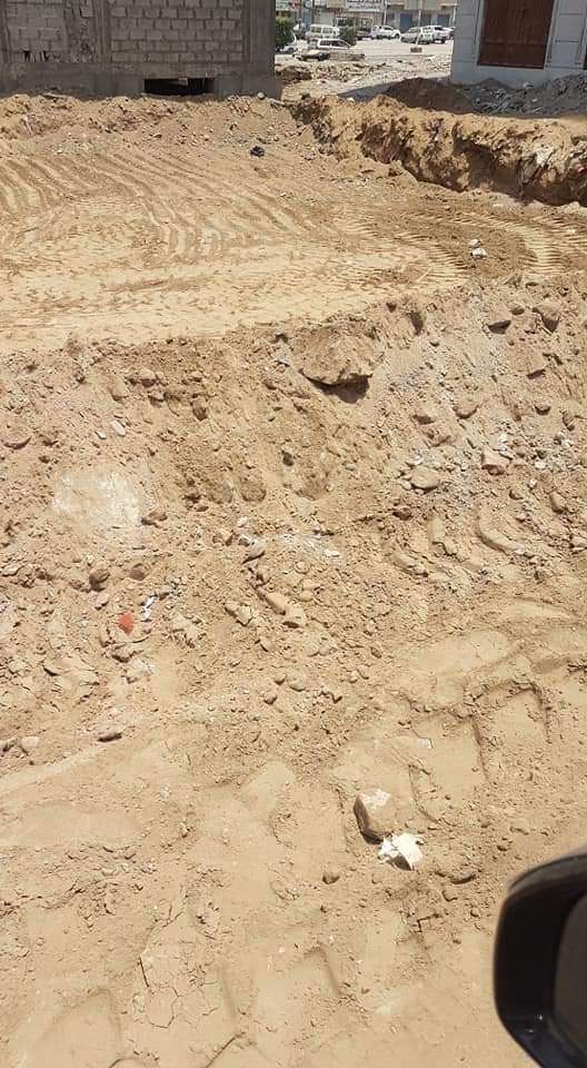 بالتزامن مع وصول محافظ عدن الجديد للمحافظة .. البسط على أراضي في المنصورة(صور)