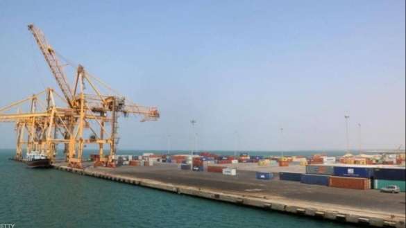 الحكومة تقدم مبادرة جديدة لاستئناف توريد الوقود عبر ميناء الحديدة