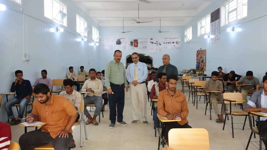 امين محلي شبوة يدشن الامتحانات النهائية بالمعهد التقني والصناعي بالمحافظة