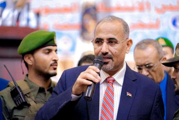 الزُبيدي: يجب وضع حلول عاجلة لوقف تدهور العملة المحلية الزُبيدي: يجب وضع حلول عاجلة لوقف تدهور العملة المحلية