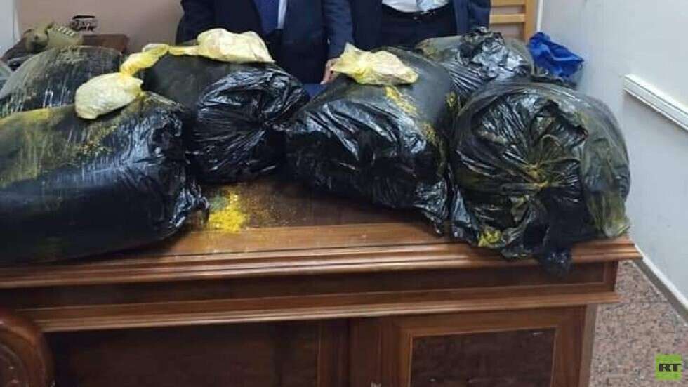مصر.. جمارك مطار القاهرة تحبط محاولة تهريب كمية من مخدر القات القادم من اليمن (صور) مصر.. جمارك مطار القاهرة تحبط محاولة تهريب كمية من مخدر القات القادم من اليمن (صور)