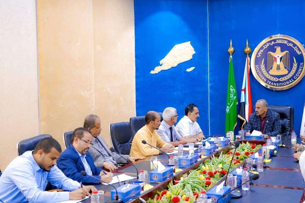 عيدروس الزبيدي اجتماعًا مشتركا للجنة الثقافية بالجمعية الوطنية والدائرة الثقافية في الأمانة العامة عيدروس الزبيدي اجتماعًا مشتركا للجنة الثقافية بالجمعية الوطنية والدائرة الثقافية في الأمانة العامة
