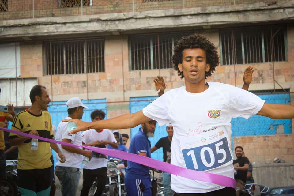 لاعب الرشيد حماده الدهي بطلاً للماراثون ضمن نشاط المراكز الصيفية لأندية تعز لاعب الرشيد حماده الدهي بطلاً للماراثون ضمن نشاط المراكز الصيفية لأندية تعز