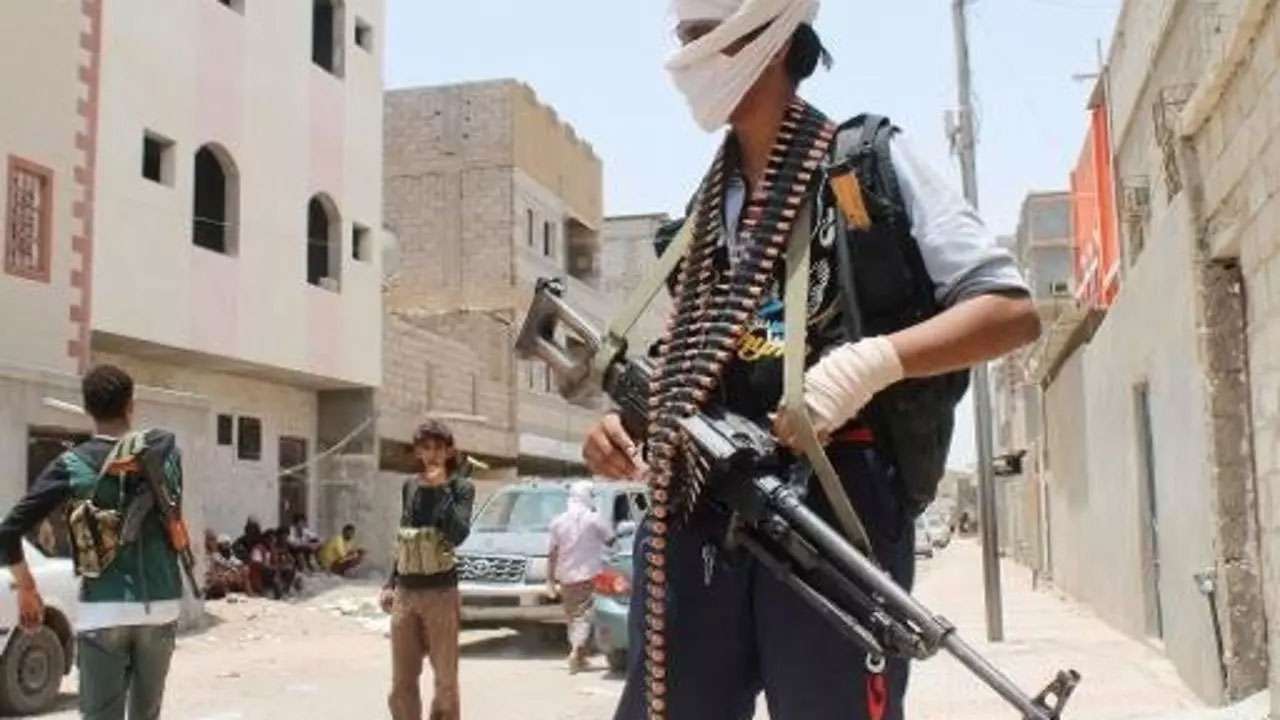 اندلاع اشتباكات داخل صفوف جماعة الحوثي وسقوط قتلى وجرحى اندلاع اشتباكات داخل صفوف جماعة الحوثي وسقوط قتلى وجرحى