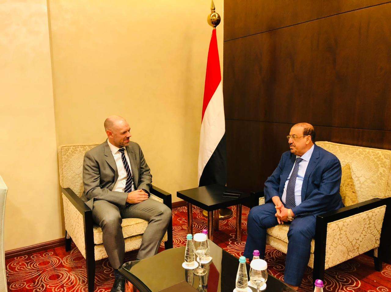 رئيس مجلس النواب يلتقي سفير المملكة المتحدة لدى اليمن رئيس مجلس النواب يلتقي سفير المملكة المتحدة لدى اليمن