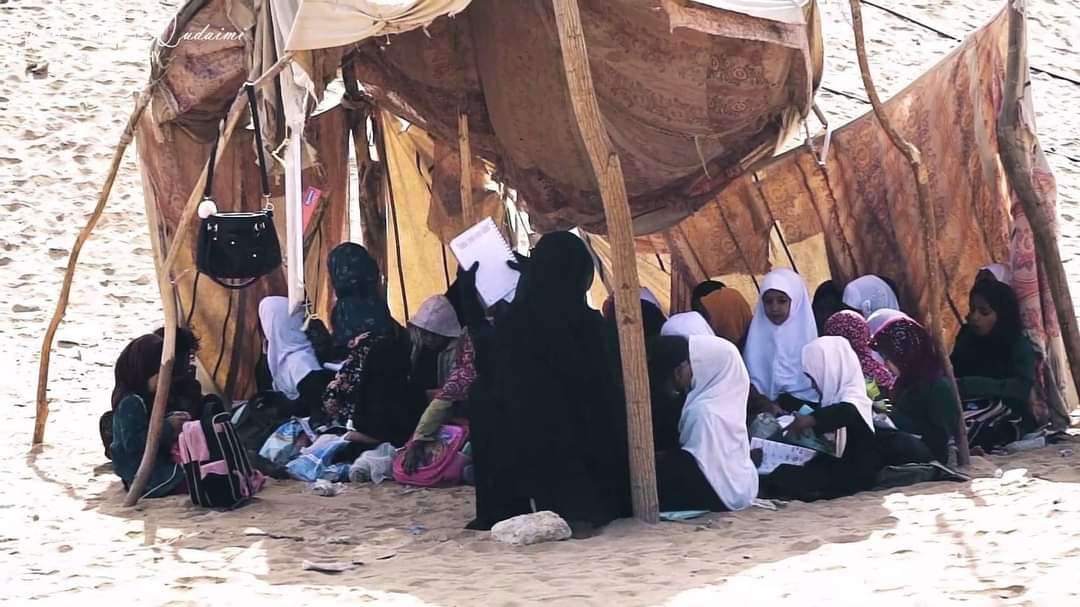 بعدما كانوا يدرسوا بالعراء.. الكويت تتكفل ببناء فصول دراسية للنازحين في مأرب بعدما كانوا يدرسوا بالعراء.. الكويت تتكفل ببناء فصول دراسية للنازحين في مأرب