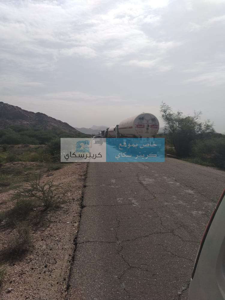في إستمرار لمحاولة خفض سعره .. شباب من أبين يمنعون مرور الشاحنات المحملة من السمك المصدر إلى الخليج في إستمرار لمحاولة خفض سعره .. شباب من أبين يمنعون مرور الشاحنات المحملة من السمك المصدر إلى الخليج