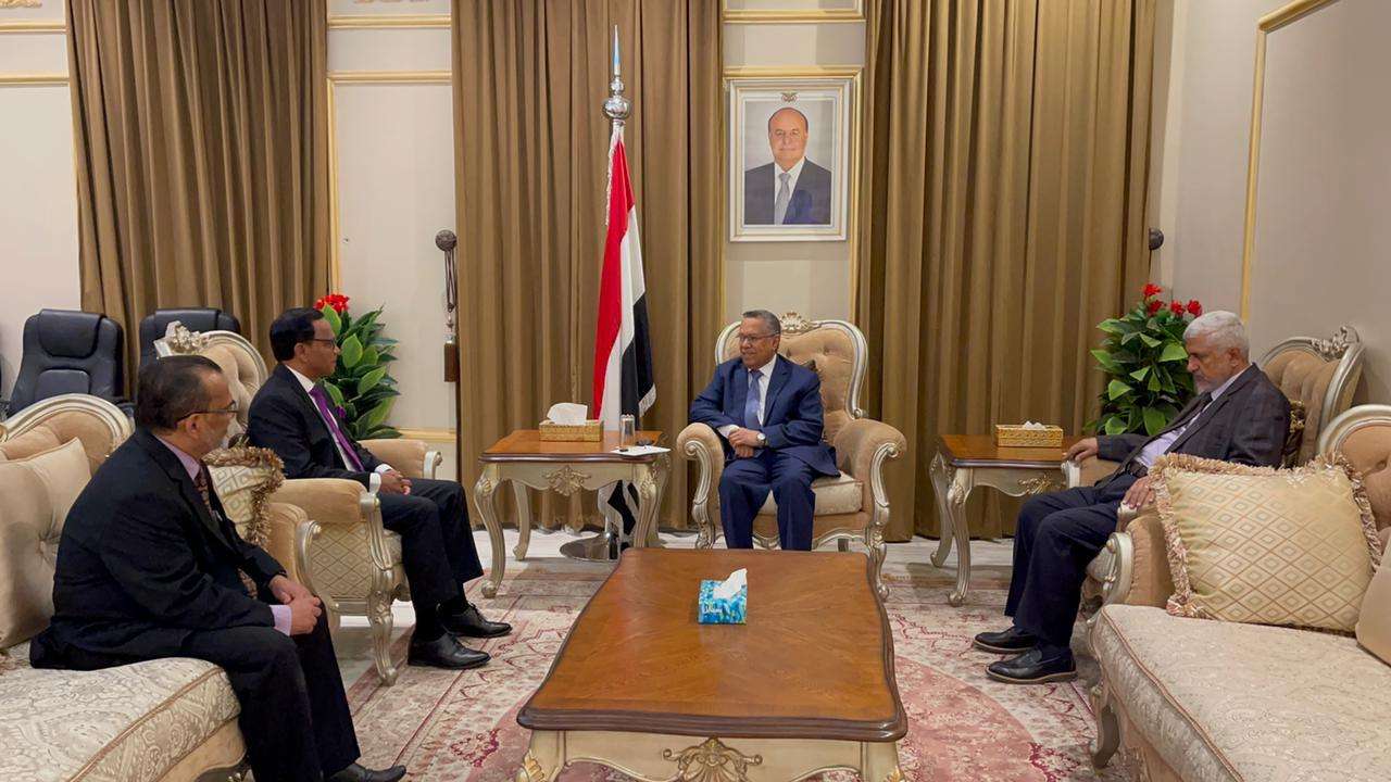 رئيس مجلس الشورى يلتقي سفير سريلانكا لدى اليمن رئيس مجلس الشورى يلتقي سفير سريلانكا لدى اليمن