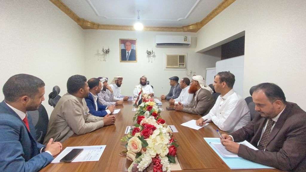 وزير الاوقاف يترأس اجتماعاً موسعاً لمناقشة إجراءات موسم العمرة لهذا العام وزير الاوقاف يترأس اجتماعاً موسعاً لمناقشة إجراءات موسم العمرة لهذا العام