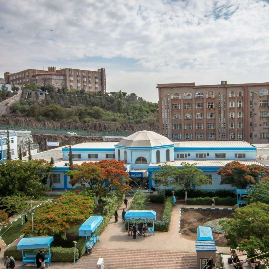 الحوثيين يرفعون رسوم الدراسة بإحدى جامعات صنعاء الحوثيين يرفعون رسوم الدراسة بإحدى جامعات صنعاء