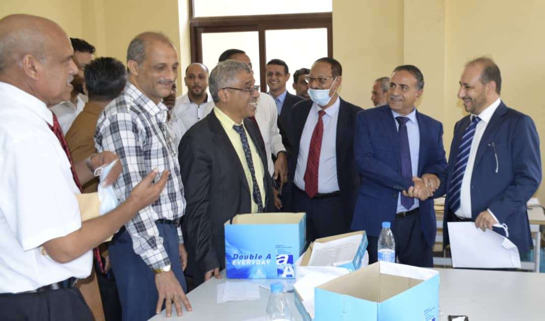 وزير الاتصالات يدشن منظومة السجل الاكاديمي وتكامل المعلومات بجامعة عدن وزير الاتصالات يدشن منظومة السجل الاكاديمي وتكامل المعلومات بجامعة عدن