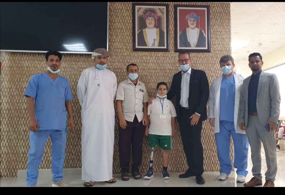 السفير السويدي لدى اليمن وعُمان يزور الجرحى اليمنيين في المركز العربي التابع لمؤسسة الشيخ حمود المخلافي السفير السويدي لدى اليمن وعُمان يزور الجرحى اليمنيين في المركز العربي التابع لمؤسسة الشيخ حمود المخلافي