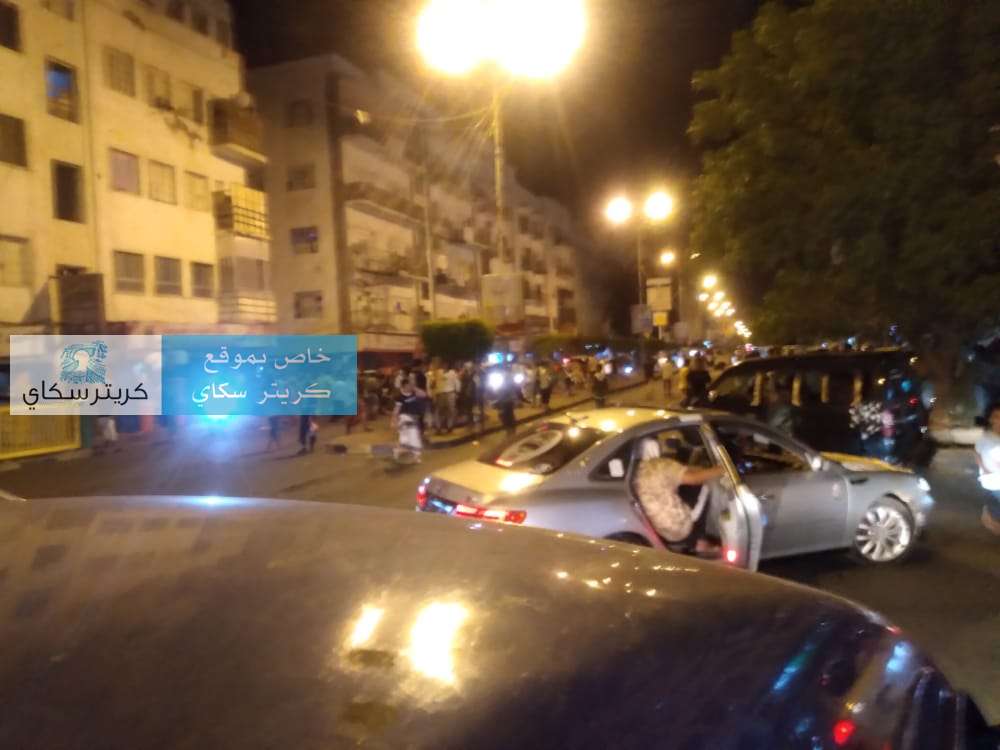 عاجل :اغلاق شارع رئيسي معلا استمرارا للانتفاضة(صور)