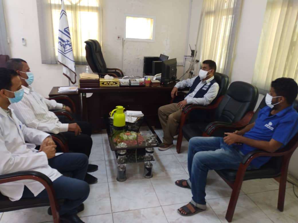 مناقشة سبل التعاون المشترك بين المركز الوطني لمختبرات الصحة العامة المركزية ومنظمة الصحة العالمية بالمكلا