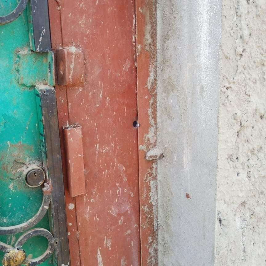 أسرة عدنية تشكو قيام جماعة مسلحة بالاعتداء عليها في منطقة الحسوة(صور)