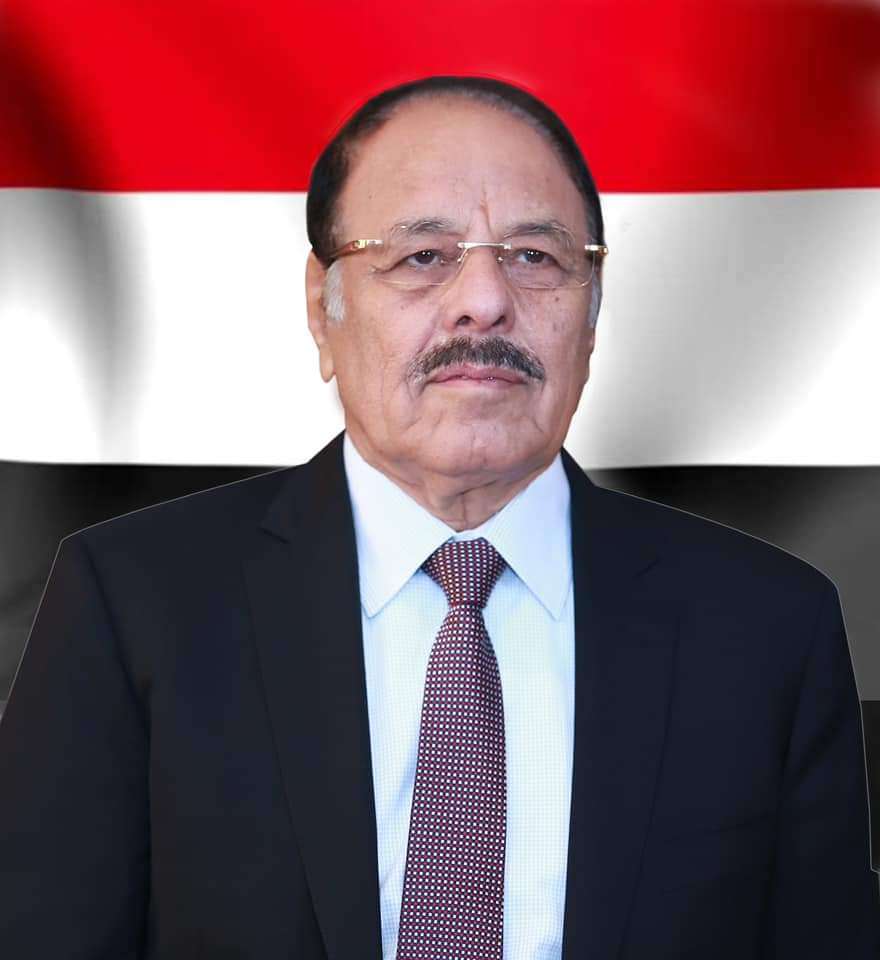 نائب الرئيس يطلع على تفاصيل الجريمة الإرهابية بقاعدة العند ويعزي أسر الشهداء
