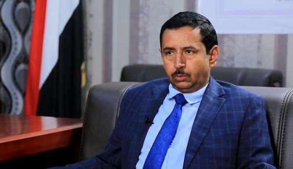 محافظ شبوة يلتقي بقيادات إماراتية ببلحاف