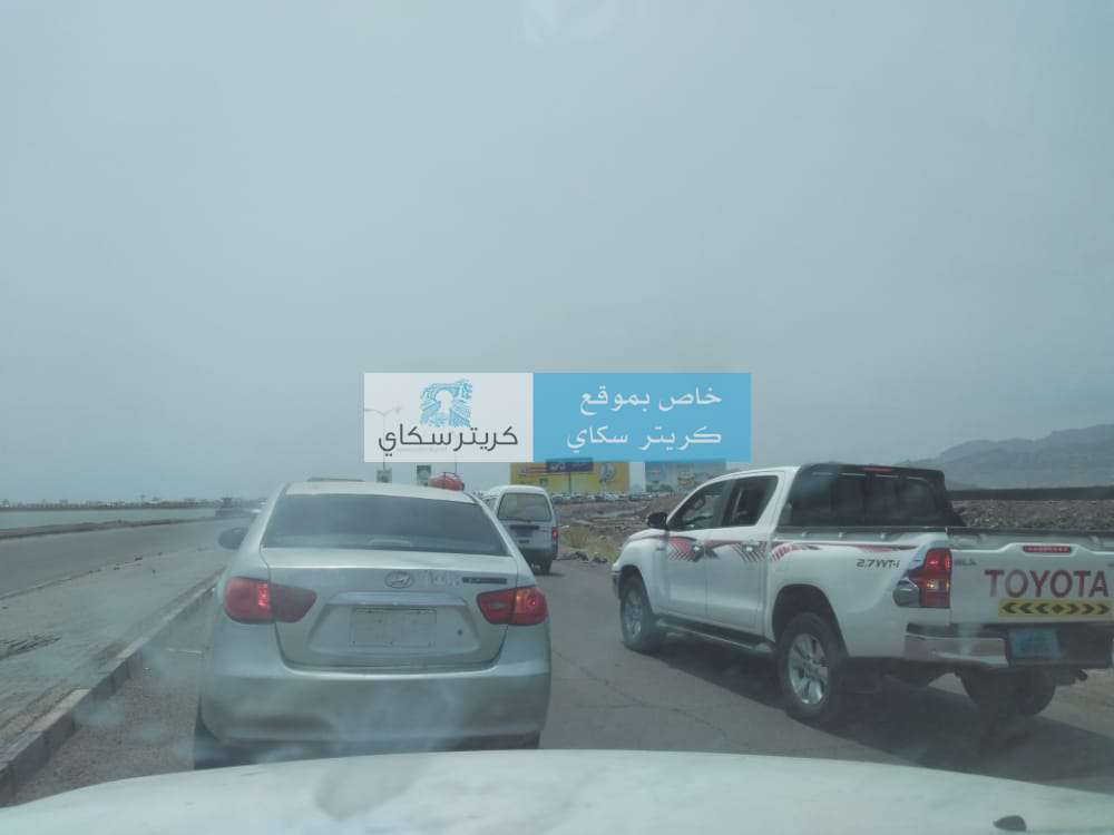 حادث مروري مروع تسبب بإغلاق الخط البحري في عدن(صور)