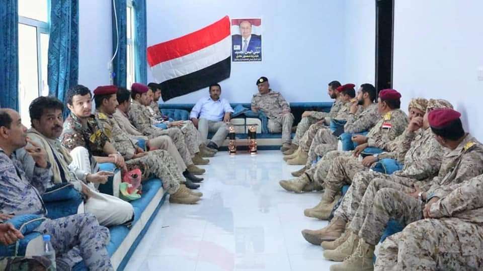 بحضور قيادات أمنية وعسكرية .. محافظ شبوة يلتقي قائد قوة الدعم والاسناد لقوات التحالف باليمن بالقرب من منشأة بلحاف بحضور قيادات أمنية وعسكرية .. محافظ شبوة يلتقي قائد قوة الدعم والاسناد لقوات التحالف باليمن بالقرب من منشأة بلحاف