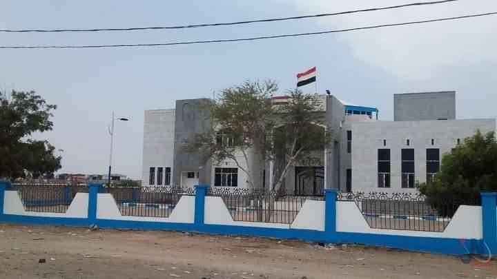 طلاب مدارس المخا ينفذون وقفات إحتجاجية مطالبين بتوفير الكهرباء طلاب مدارس المخا ينفذون وقفات إحتجاجية مطالبين بتوفير الكهرباء