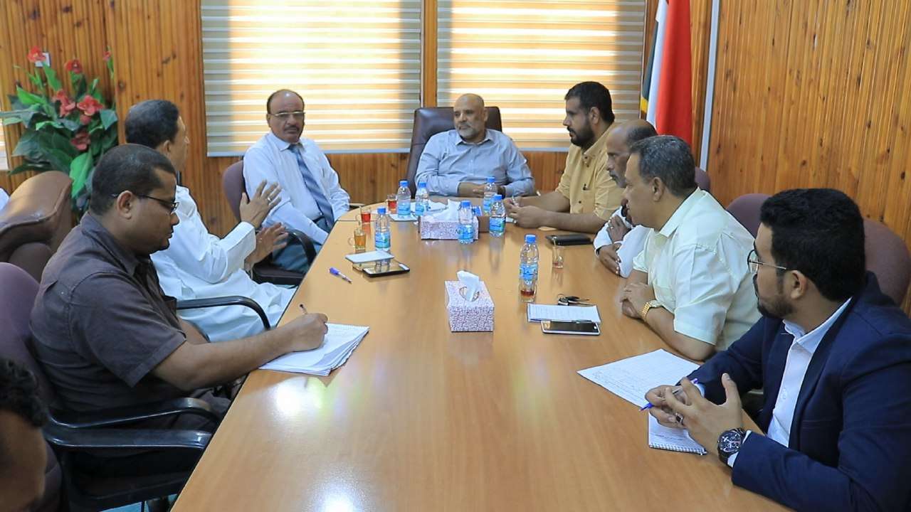 مناقشة الترتيبات لإقامة دوري الدرجة الأولى لكرة القدم بسيئون