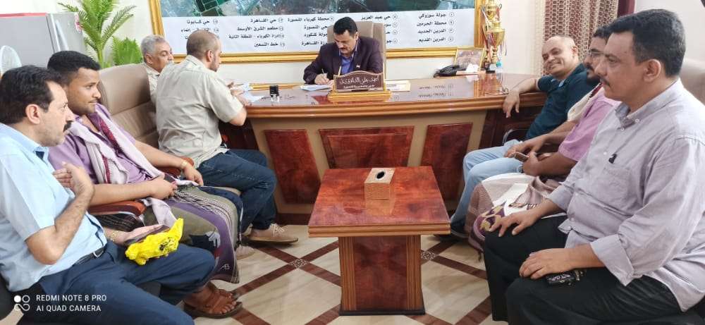 مدير عام المنصورة يبرم عقود عمل لتنفيذ 4 مشاريع خدمية بالمديرية