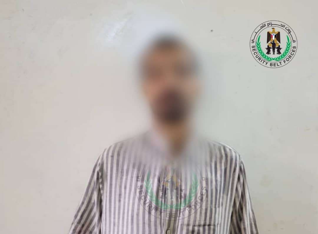 القبض على عنصر استخباراتي حوثي في عدن(صورة)