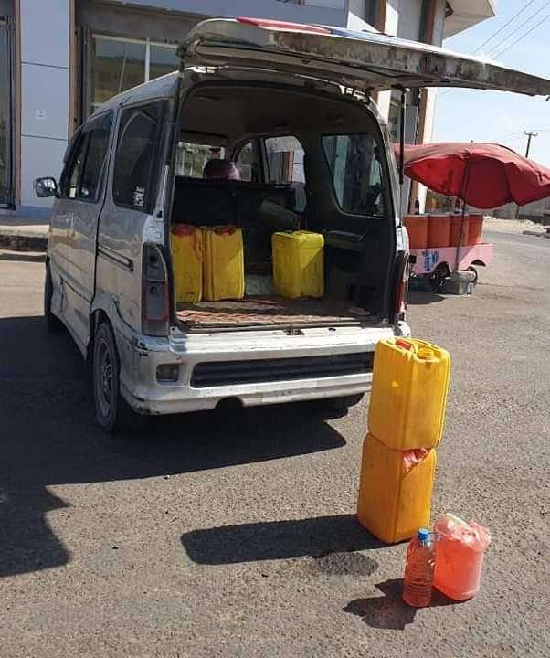 إنتشار سوق سوداء للبنزين بعدن وبهذا السعر يباع