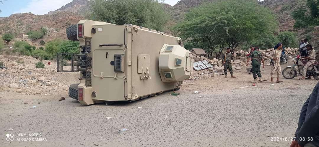 إنقلاب مدرعة في تعز