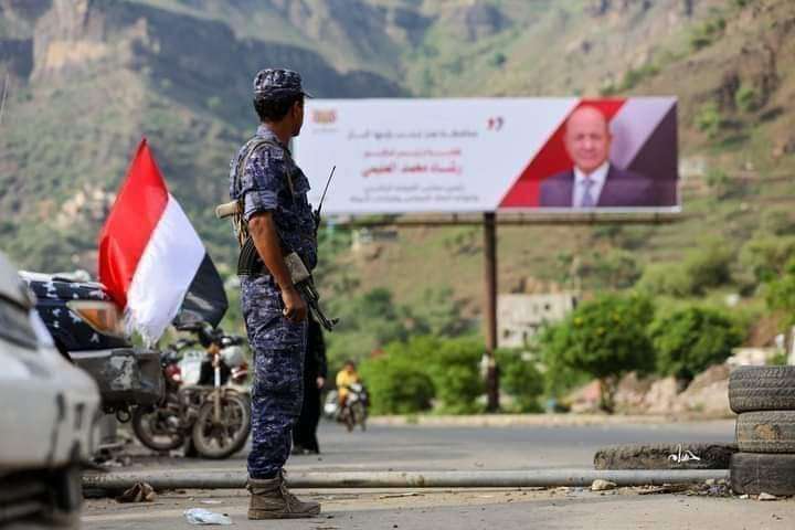 وزير سابق: ٦ أشهر كافية للسلطات المحلية بتعز لإثبات هذا الأمر وزير سابق: ٦ أشهر كافية للسلطات المحلية بتعز لإثبات هذا الأمر