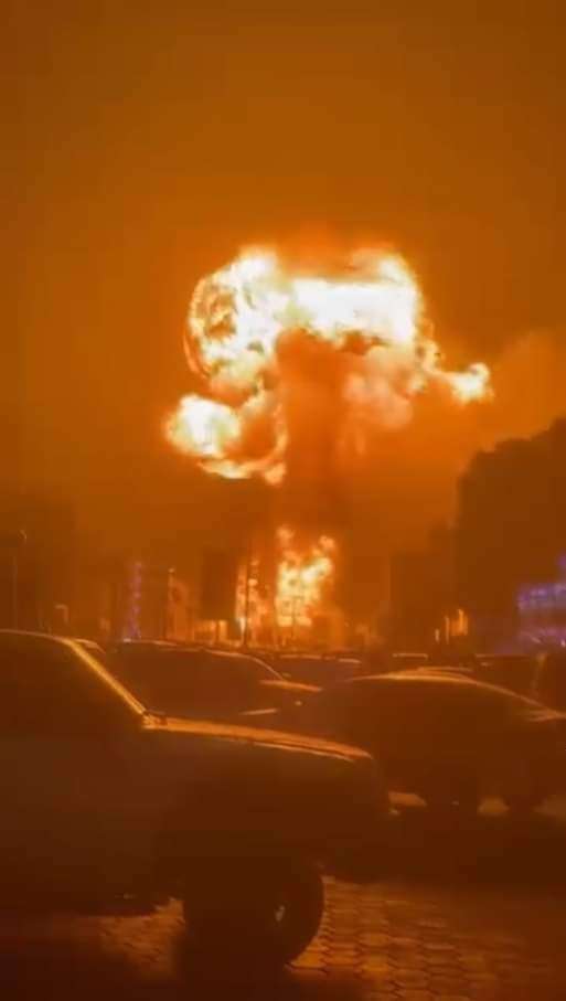اخلاء المنازل القريبة من الانفجارات بعدن اخلاء المنازل القريبة من الانفجارات بعدن