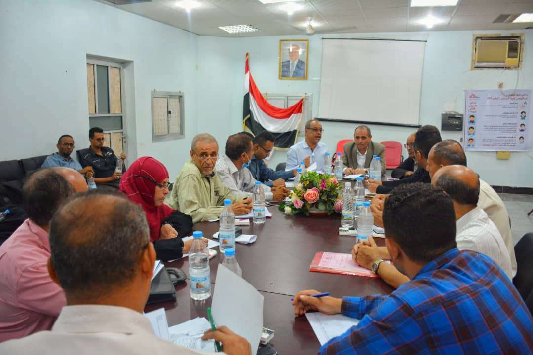 إجتماع بتعز يناقش تحسين الخدمات الطبية بمستشفى الثورة