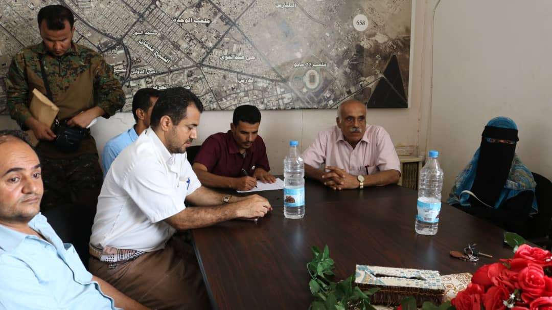 مدير الشيخ عثمان يناقش خطة النزول الميداني لوزارة الصناعة والتجارة والرقابة التنظيمة للمنشآت التجارية