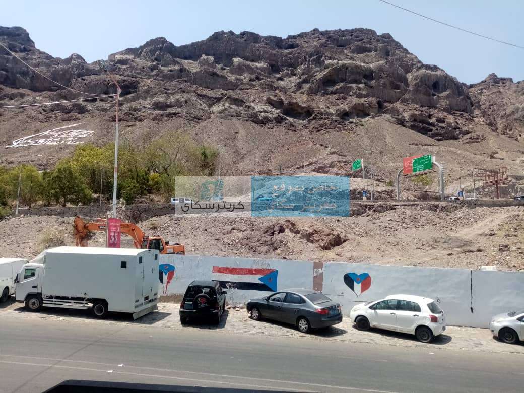 أعمال الحفر تعود مجددا لمقبرة اليهود في المعلا(صور خاصة) أعمال الحفر تعود مجددا لمقبرة اليهود في المعلا(صور خاصة)