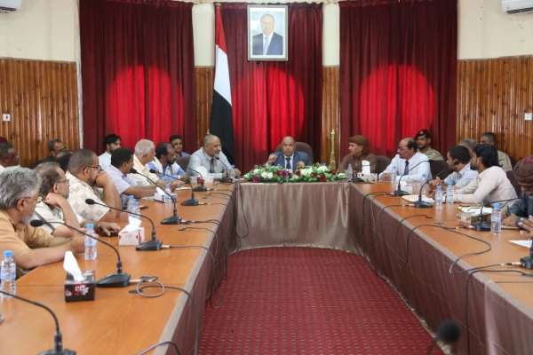لقاء في سيئون لمعالجة أسباب تدهور العملة ومنع عمليات المضاربة