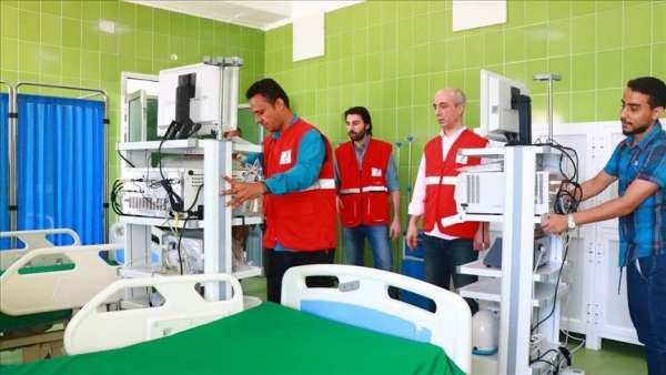 الهلال الأحمر التركي يدشن وحدة للمناظير في عدن