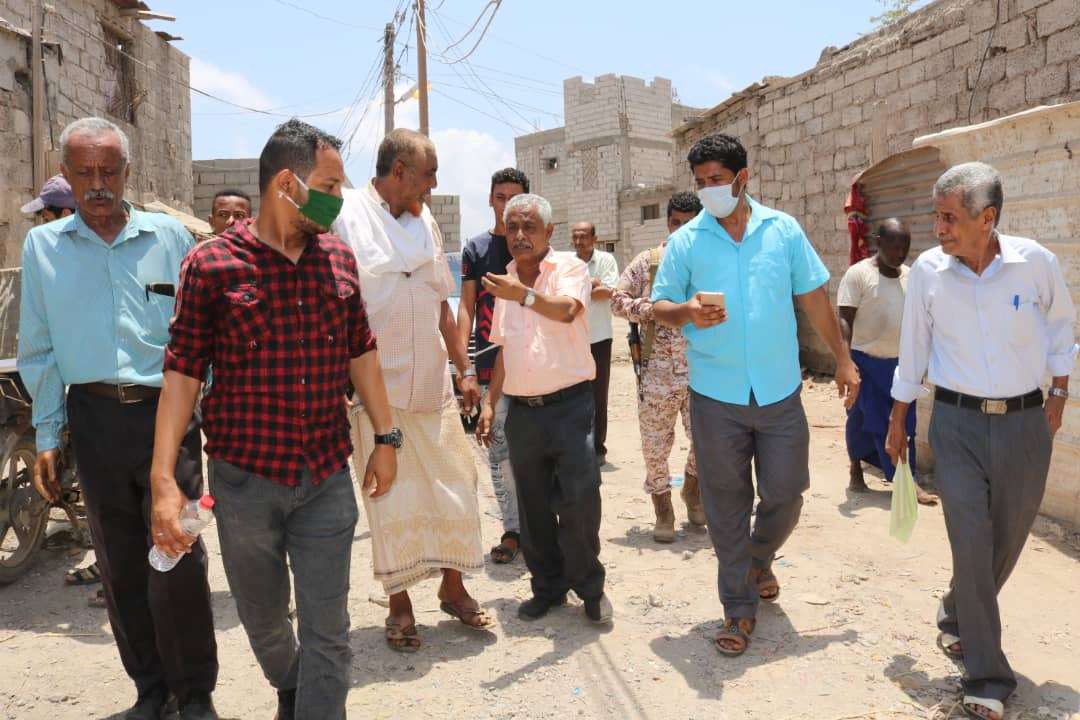 مدير الشيخ عثمان يبحث مع كير عدد من المشاريع خلال النزول الميداني للمواقع