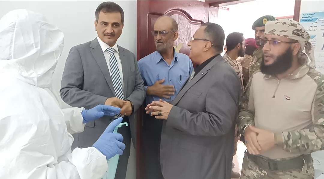 محافظ عدن يفتتح مجمع كابوتا الصحي بمديرية المنصورة