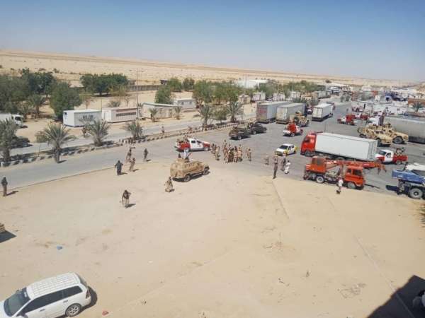 قيادي باعتصام المهرة: القوات السعودية توسع قائمة المنتجات الممنوعة عبر منفذ شحن قيادي باعتصام المهرة: القوات السعودية توسع قائمة المنتجات الممنوعة عبر منفذ شحن